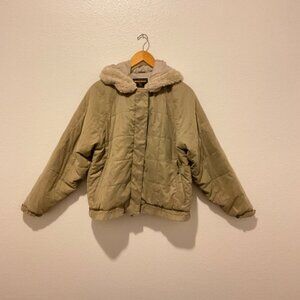 Vintage Woolrich Women’s Sand Color Jacket Sz Medium Cozy Weather Grunge